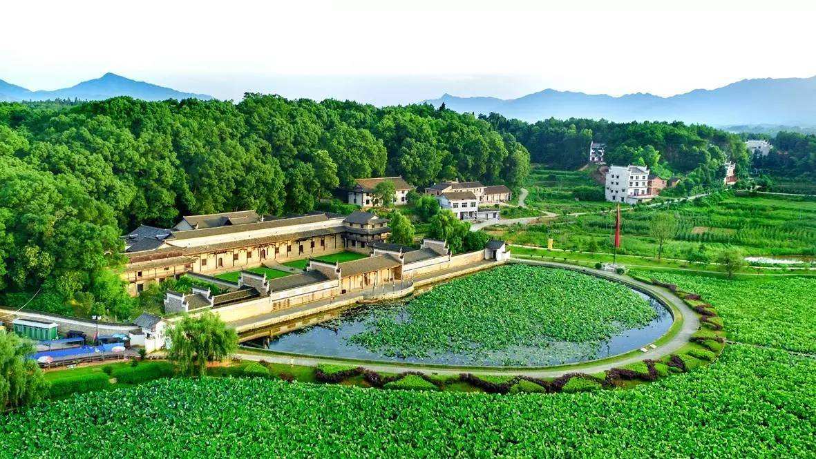 晚清名臣曾国藩,其位于娄底的故居拥有中国近代最大的私家藏书楼