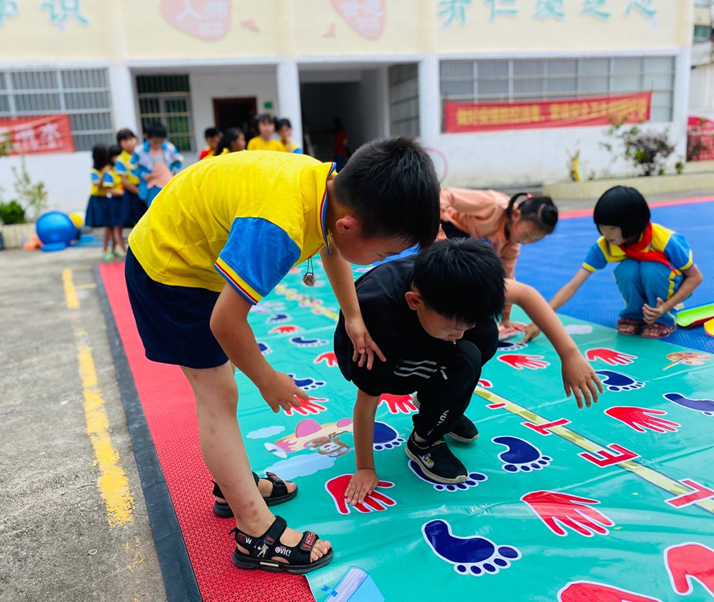 雪域童年|支教手记:烈日下,志愿者用汗水编织学生的体育梦