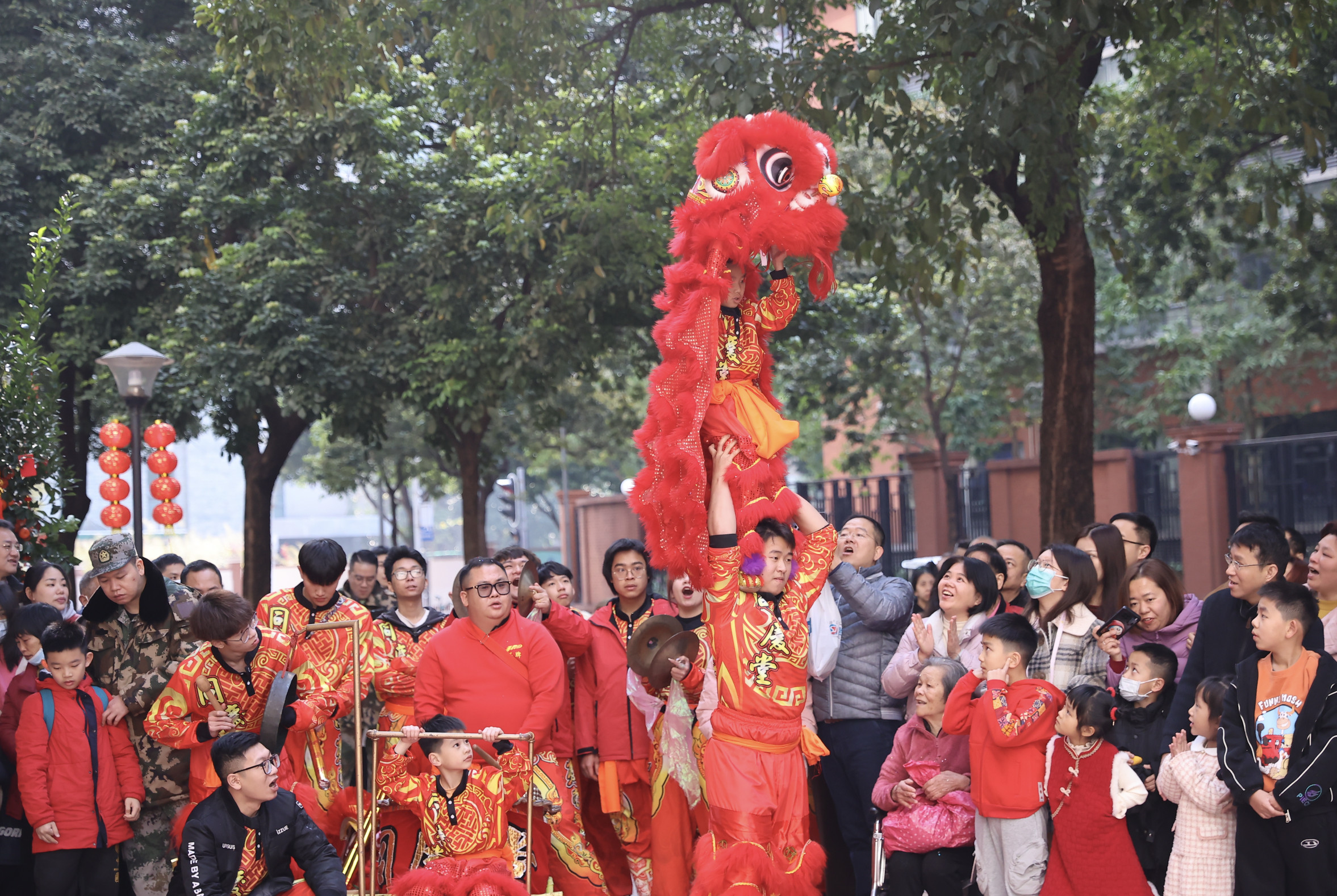 广东舞狮采青图片