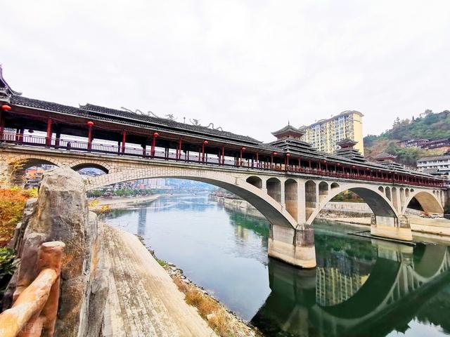 黔东南的锦屏风雨桥,少数民族风情的独特魅力