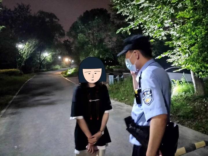 杭州女孩负气离家夜晚到西溪湿地散心,民警林间小道一声声喊,总算找到