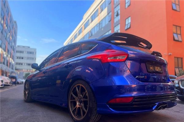 汽车贴膜-福特福克斯贴膜改色|ax波尔蒂芒蓝