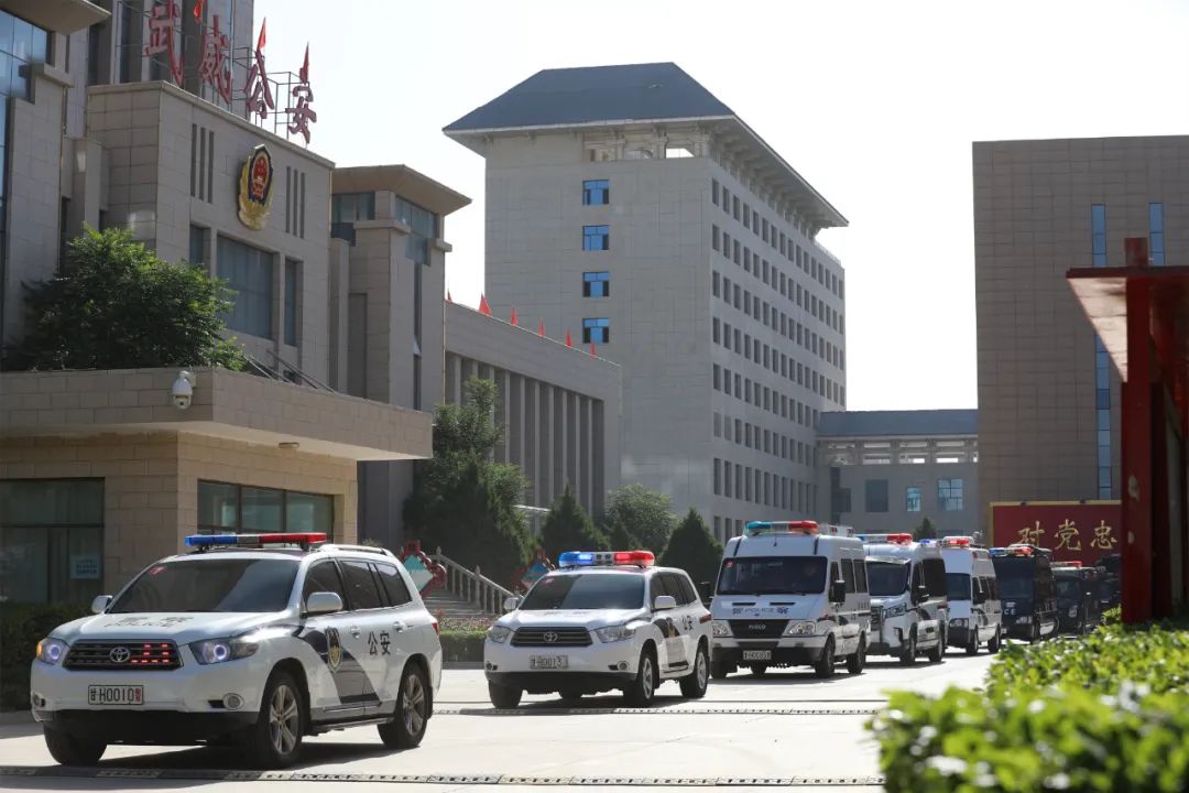 武威市公安局举行特巡警队伍赴临夏州积石山县跨区域增援轮值轮战出征