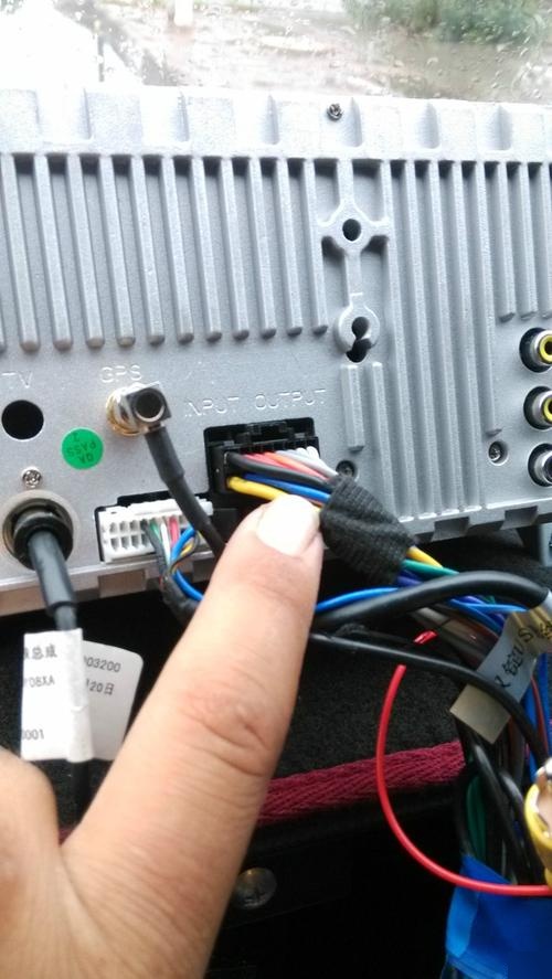 汽车导航的电源线是哪两根