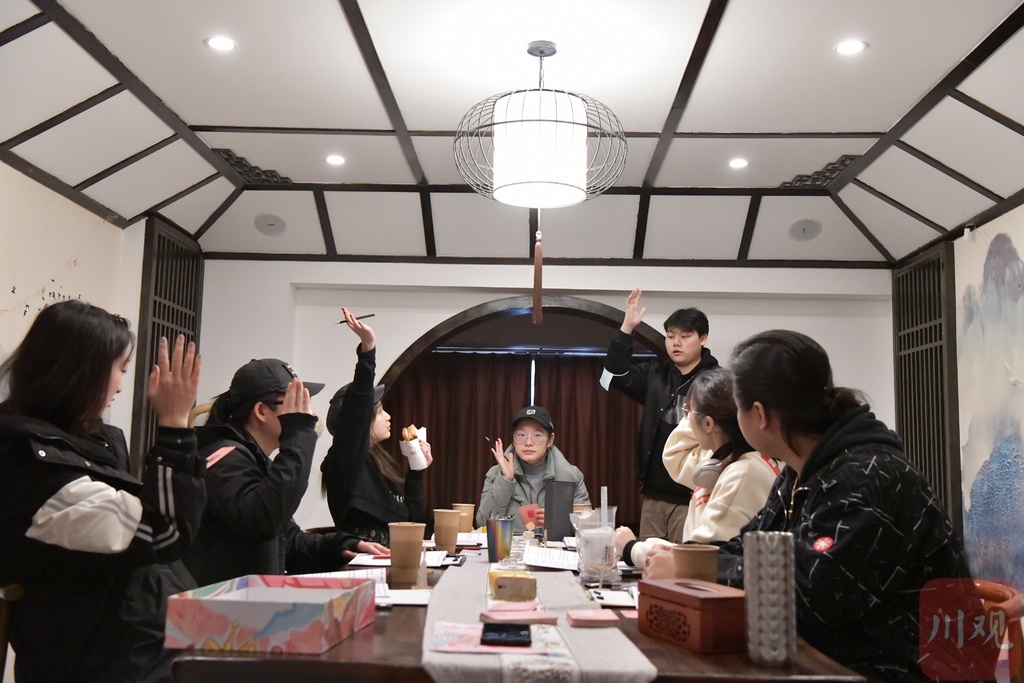 剧本杀年轻人的新社交①丨戏精竟是我自己 "推理 社交"让剧本杀出圈