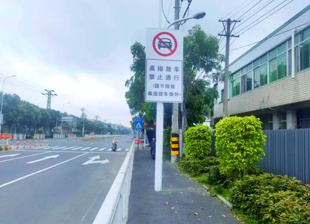 同安"t字型"路口安全设施焕新,市民出行更安心