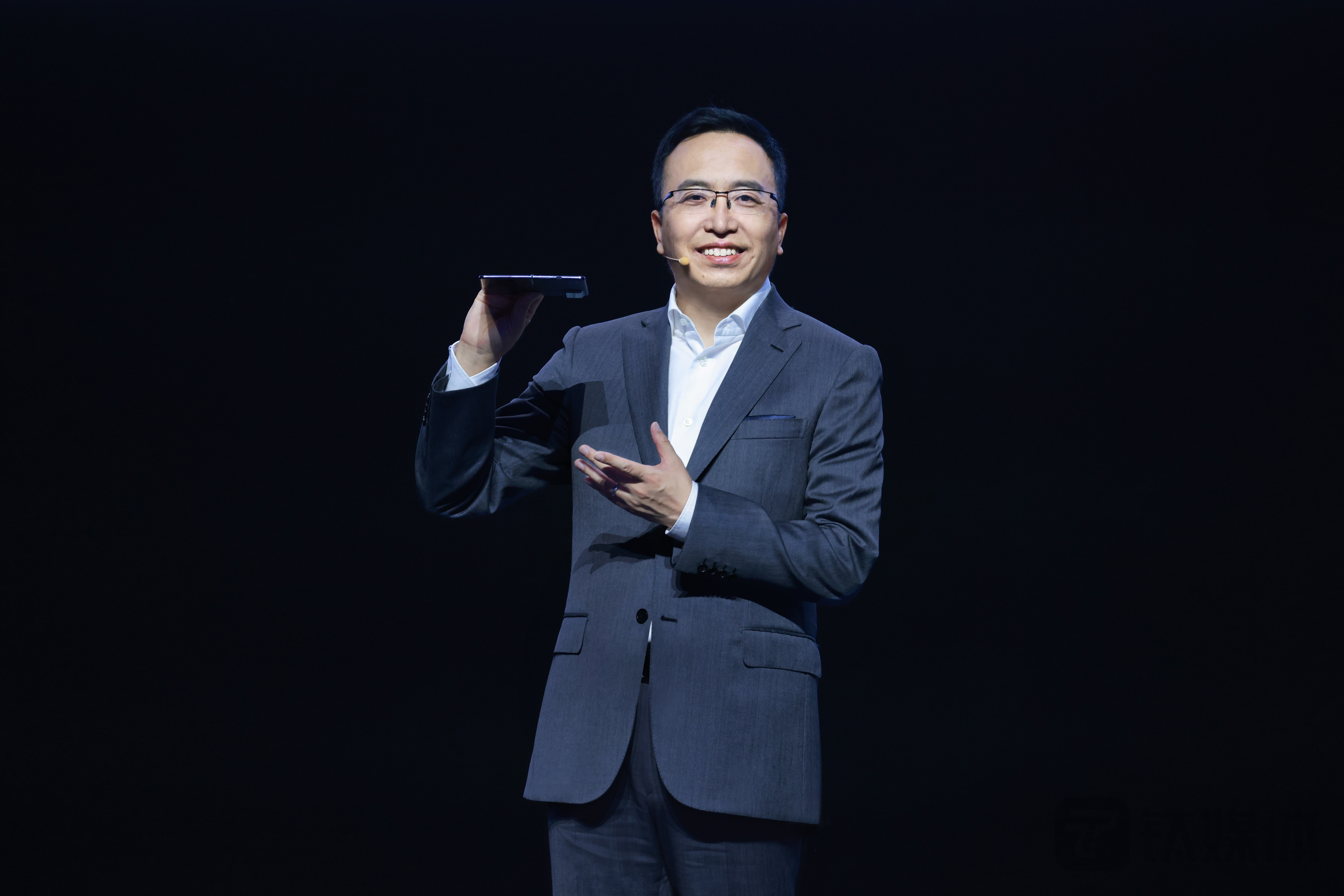 荣耀ceo赵明:magic v2真正的竞争对手是直板旗舰手机