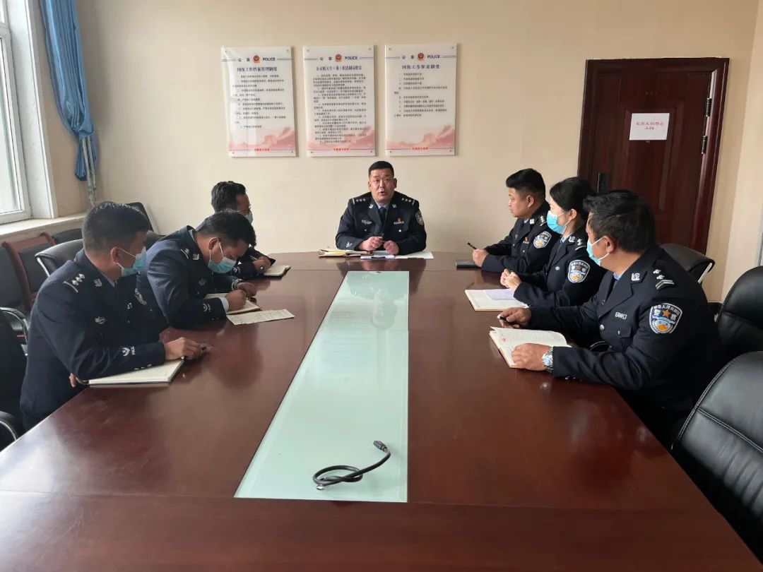 县公安局副局长李永盛组织召开分管部门集中学习党的二十大系列文件