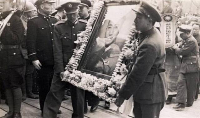 戴笠的情人向影心,为毛人凤生了8个孩子,却被丈夫送进精神病院