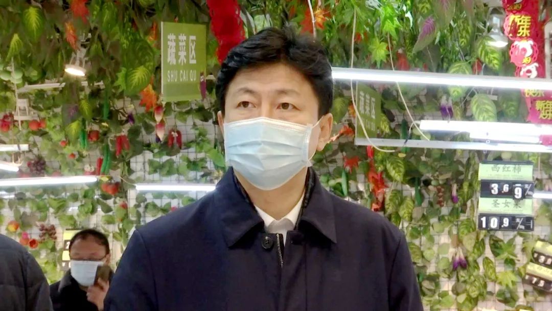 县长张双翼就节日期间公共场所疫情防控进行检查指导