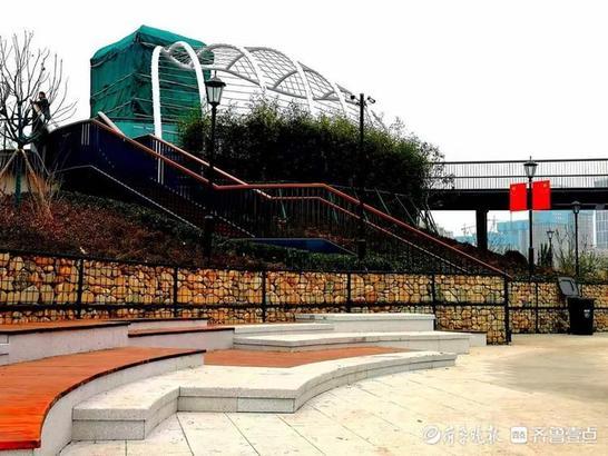 济南茂岭山山体公园,可以遥望济南国际金融城