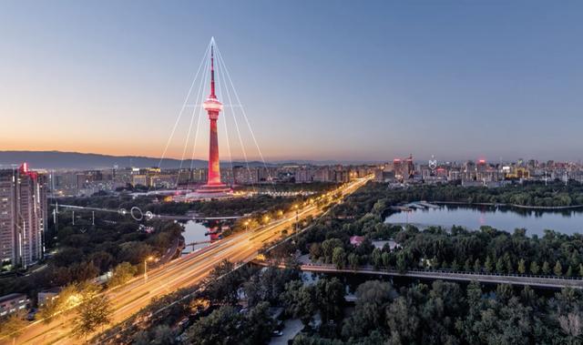 人在画中走,秀水城中绕,画?