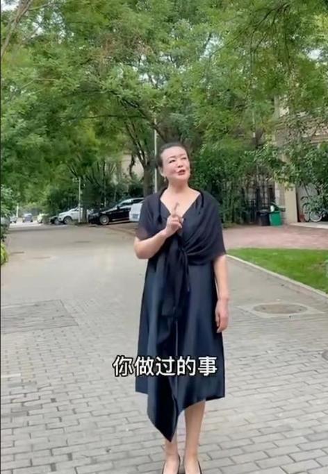 命苦?曝張蘭直播團隊又跳槽,家族信託被擊穿,禍不單行四處漏風