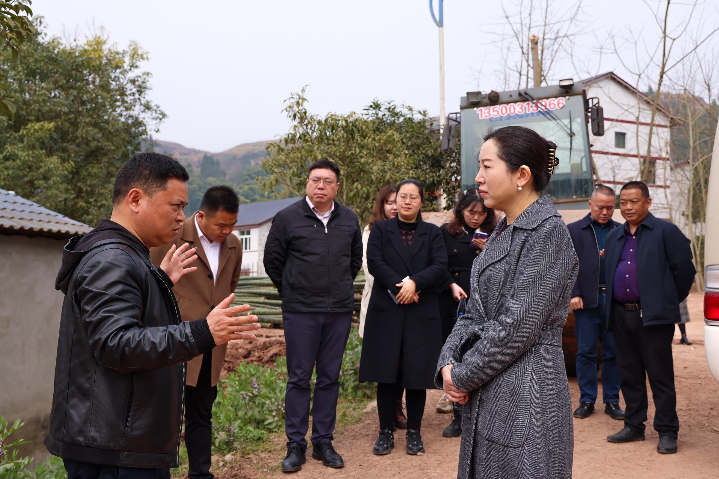 刘青青在调研大足区国家数字乡村试点工作时强调 深入推进数字乡村