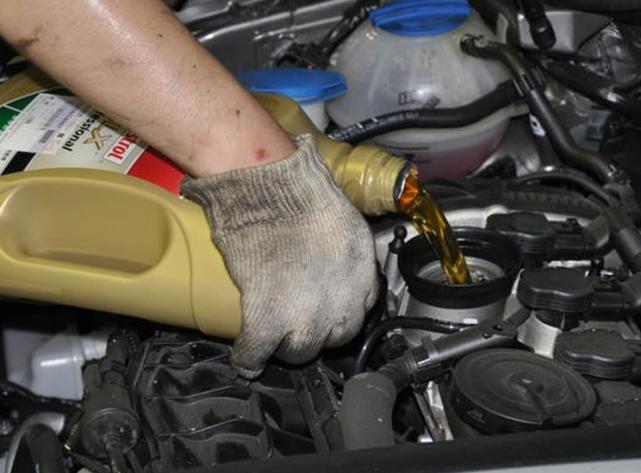 货车跑多少公里换机油?