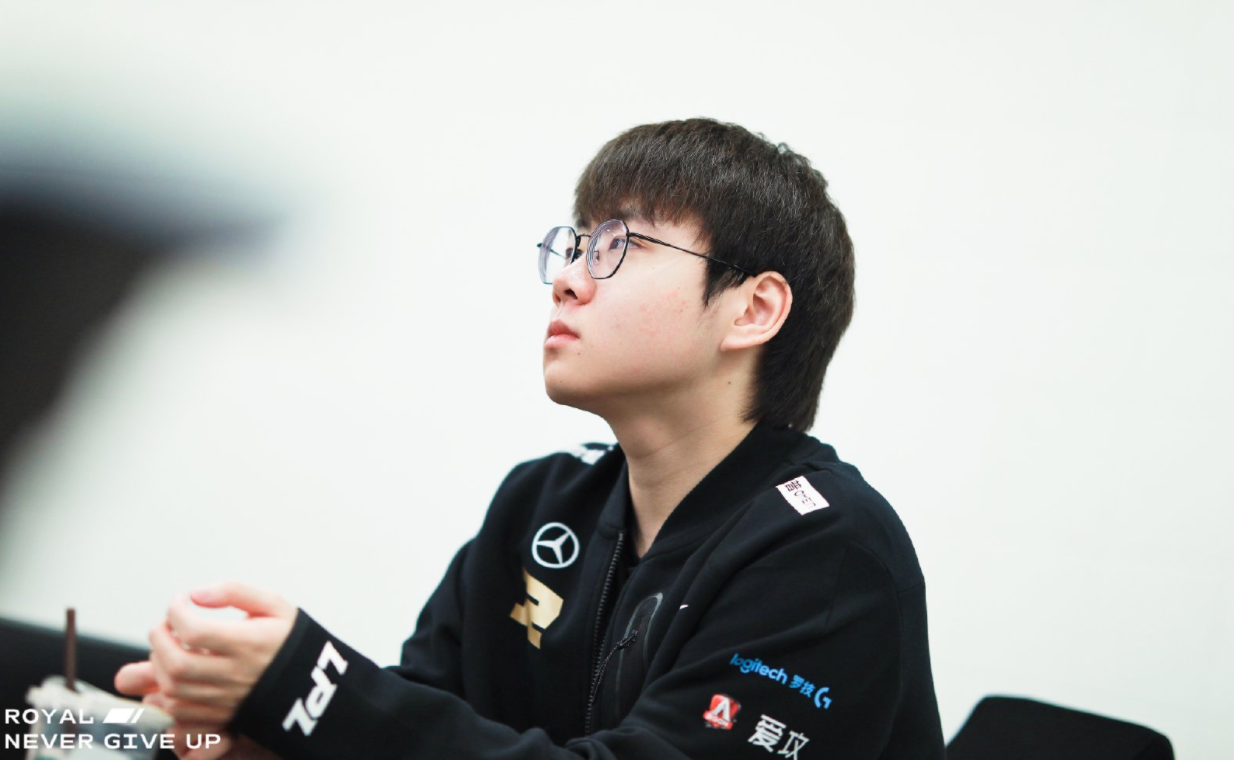 s11没有厂长!明凯或为筹备婚礼而放弃s赛皮肤局