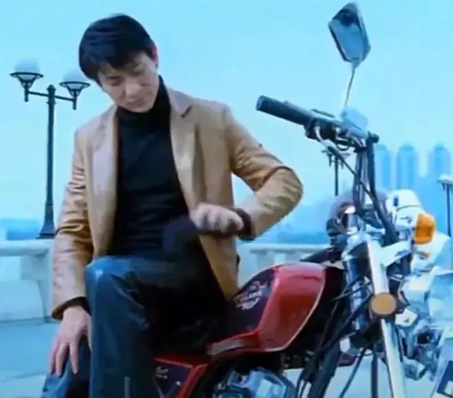 刘德华90年代的摩托车广告