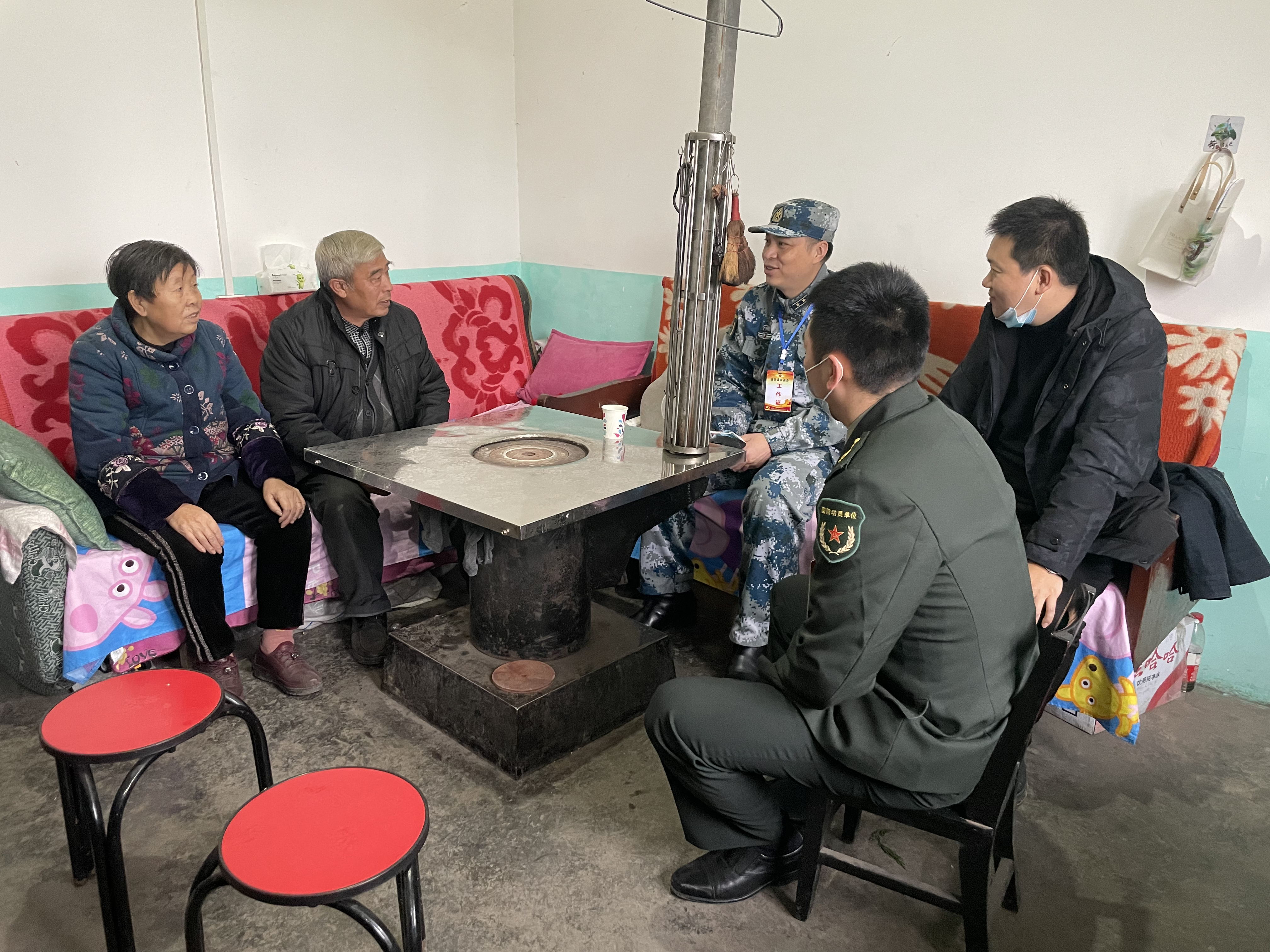 金沙县人武部开展节前走访慰问
