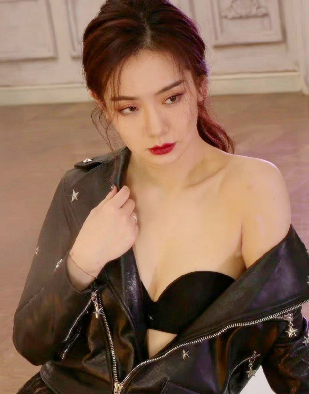 戚薇生图,摄影师太会找角度了吧!