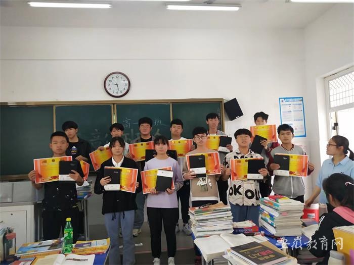 爱生如子好"班妈" 记利辛高级中学教师张晓黎