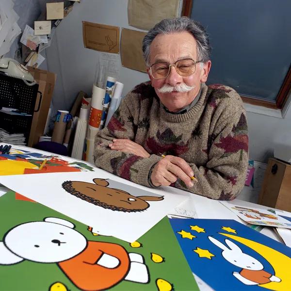 布鲁纳在工作室里