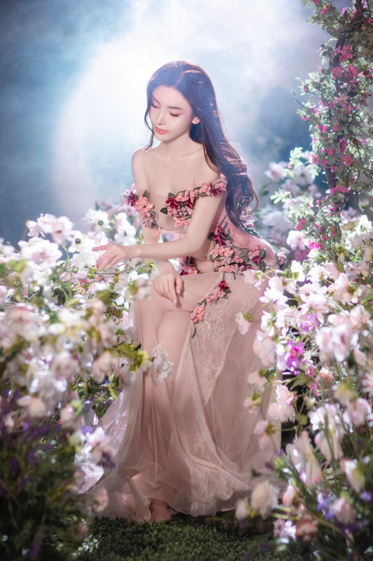 桓淼淼全新写真曝光 宛如嫦娥仙女