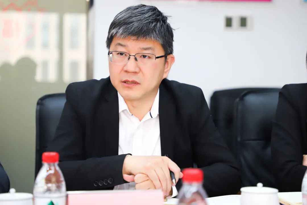 成始一教授在洽谈中详细介绍了韩国翰林大学目前的办学情况,并希望