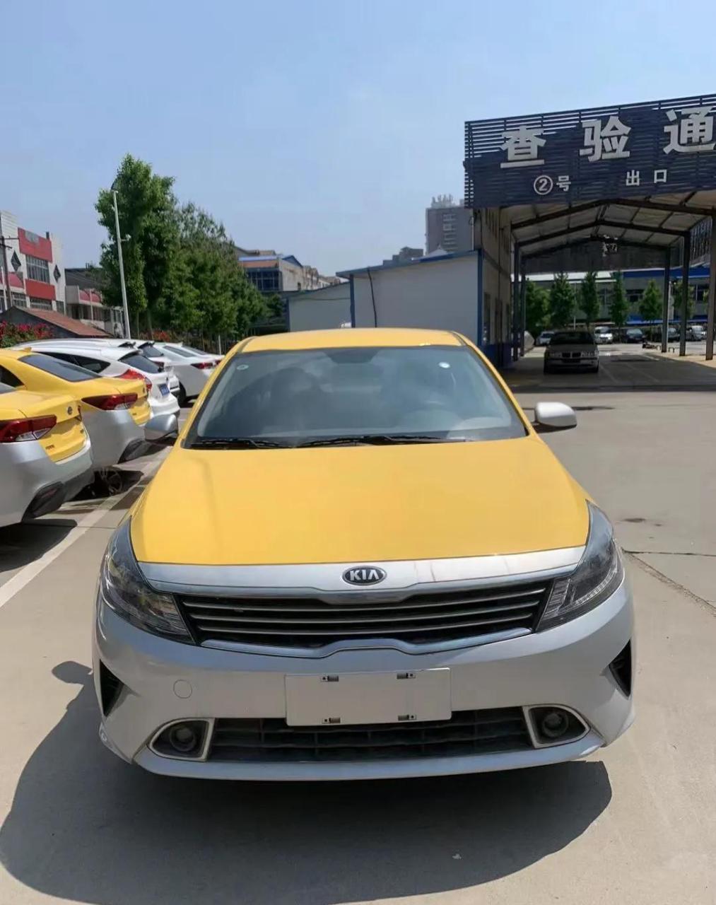 98万的起亚福瑞迪[捂脸],出租车配色 之前出租车公司定制的车,不知道