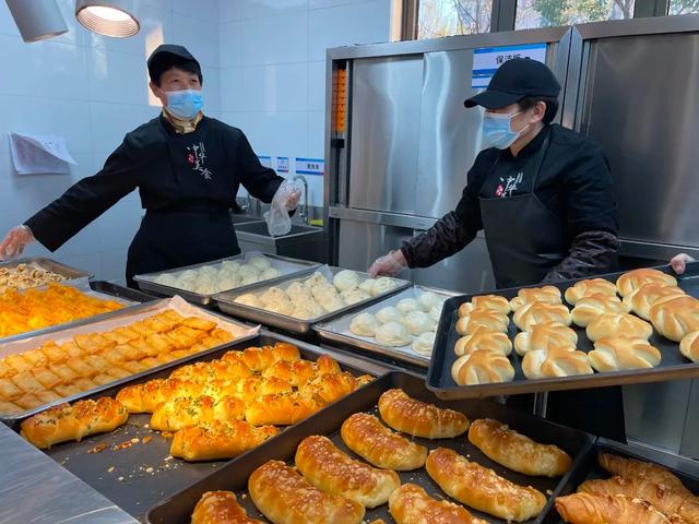 五星级宾馆的点心,在宝山这个新开业的长者食堂就能吃到