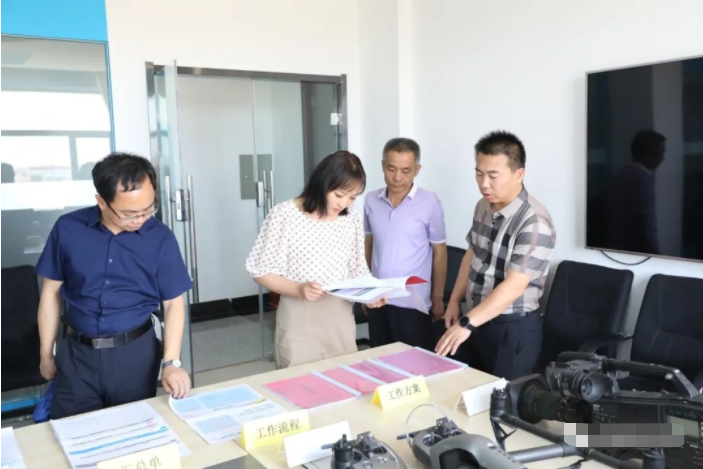 旗委常委,宣传部部长丁宁到阿右旗融媒体中心调研指导工作