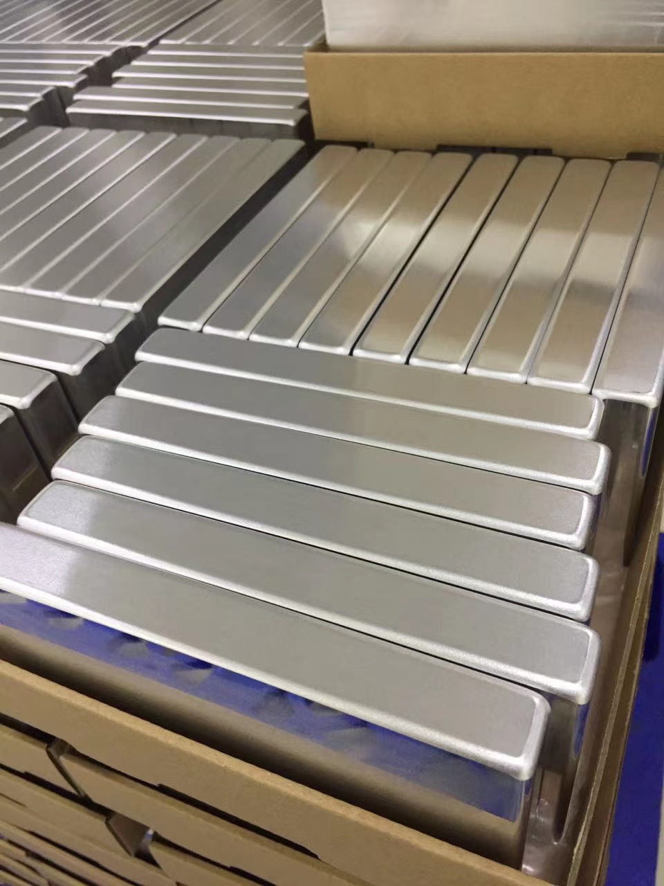 新能源锂电池结构件——铝壳及配件该如何选择清洗