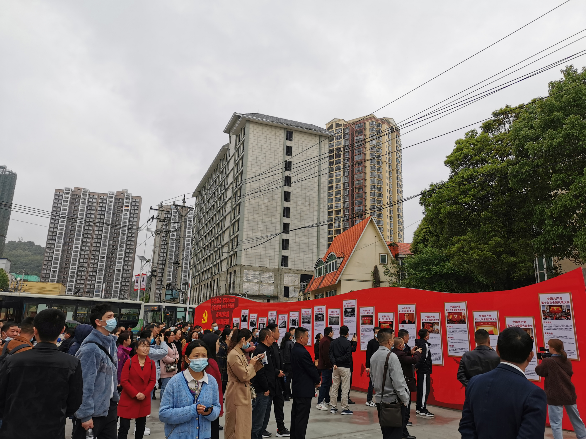 龙里冠山街道:老旧小区变身"幸福港湾"