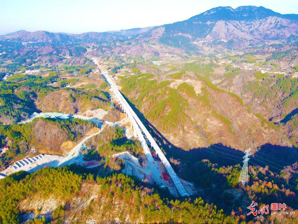 无岳高速第八标段全线贯通