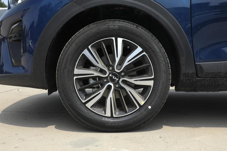 起亚奕跑原厂轮胎是195/60r16可以换成215胎宽可以吗