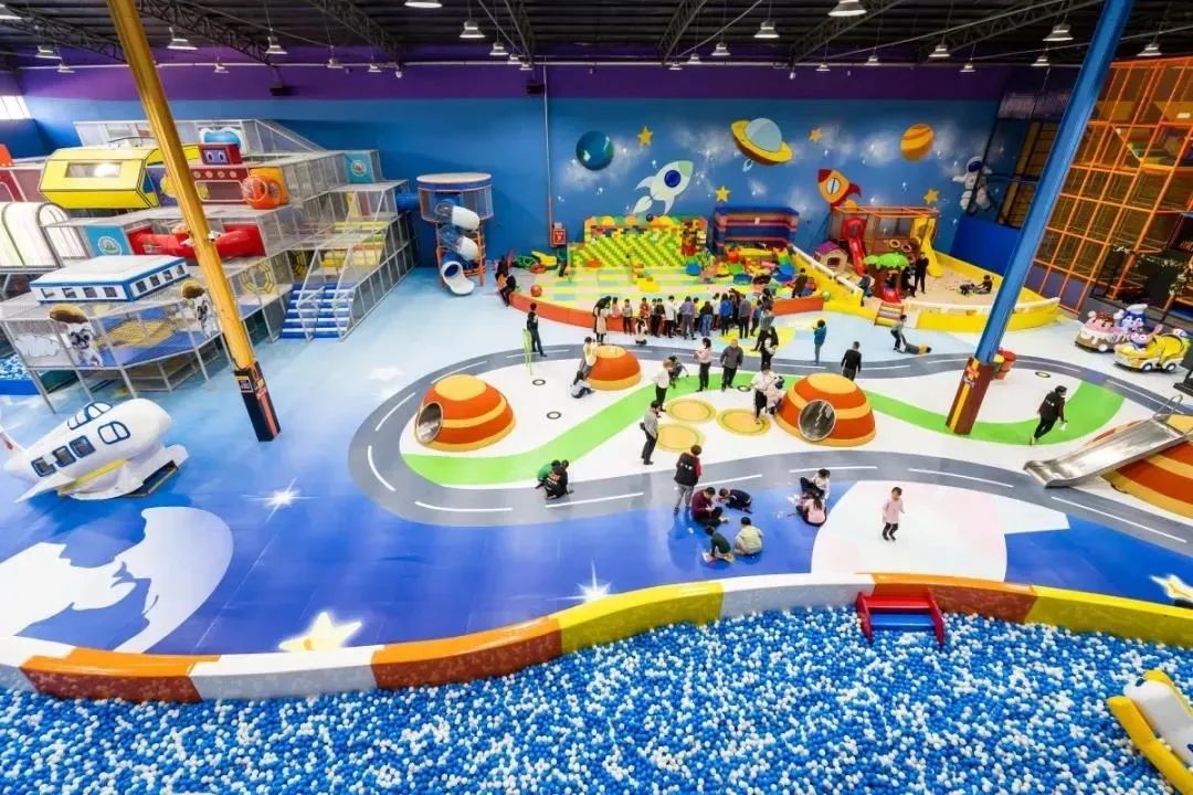 口袋屋家庭运动中心是家娱乐休闲乐园,游乐场地达4000多平方米,设置了