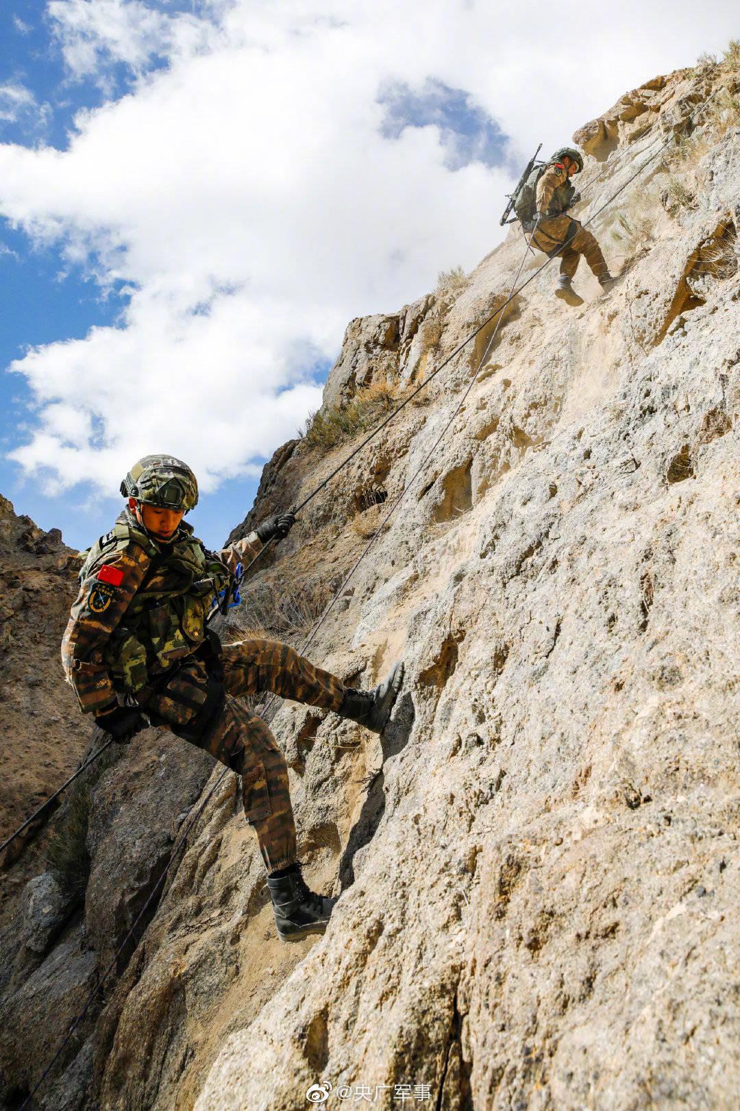 酷!直击武警特战队员帕米尔高原极限训练