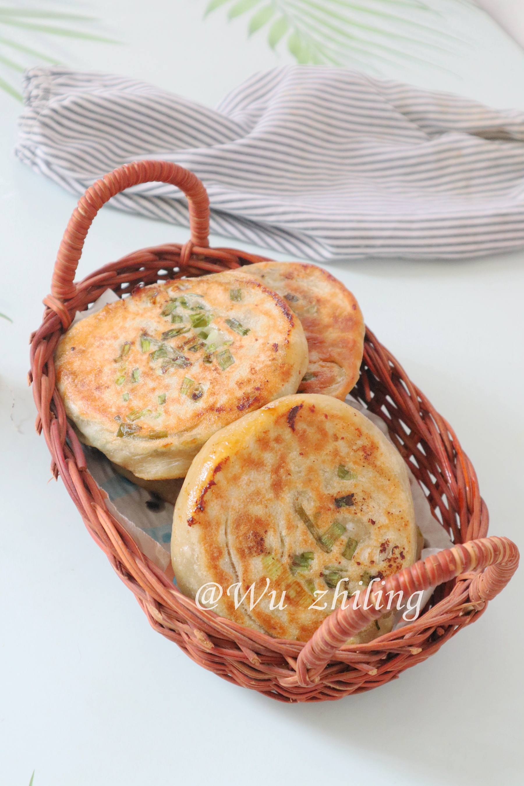 宅家学会了做饭,我做的葱肉饼全家个个都爱吃,早餐离不了