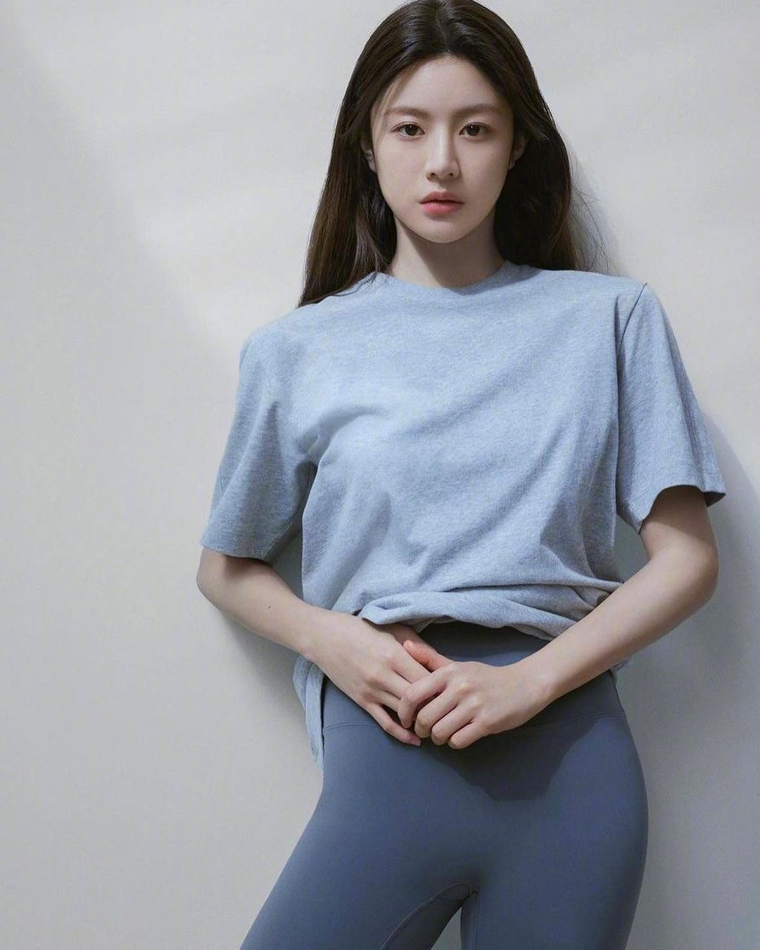 明星写真:"小全智贤"高允真瑜伽服时尚美照,身材婀娜亭亭玉立