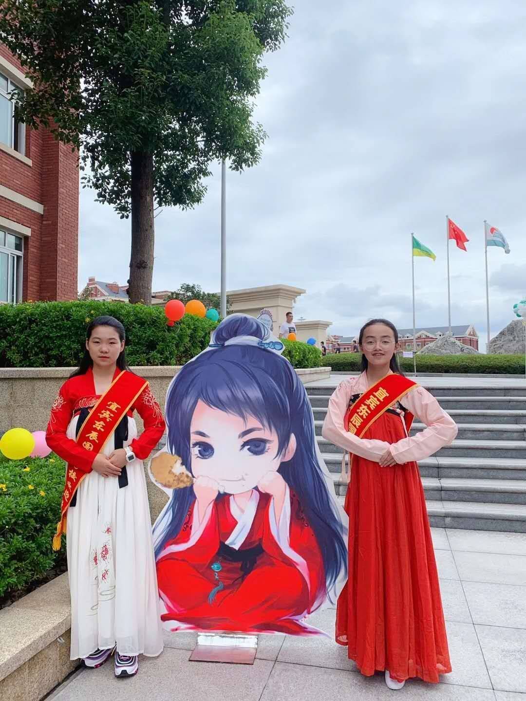 组图|四川宜宾东辰学校开学首日学校美景成打卡点