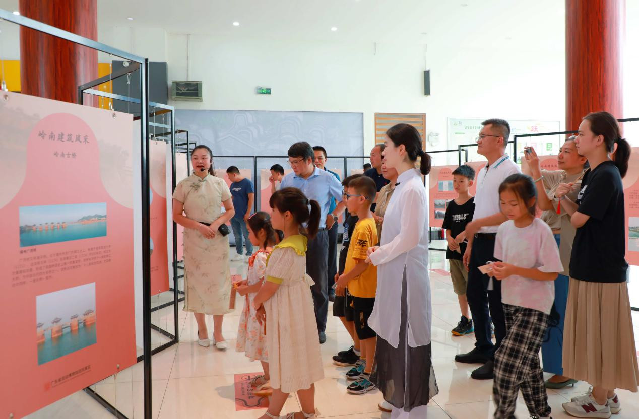 流动博物馆首次走进高速公路服务区