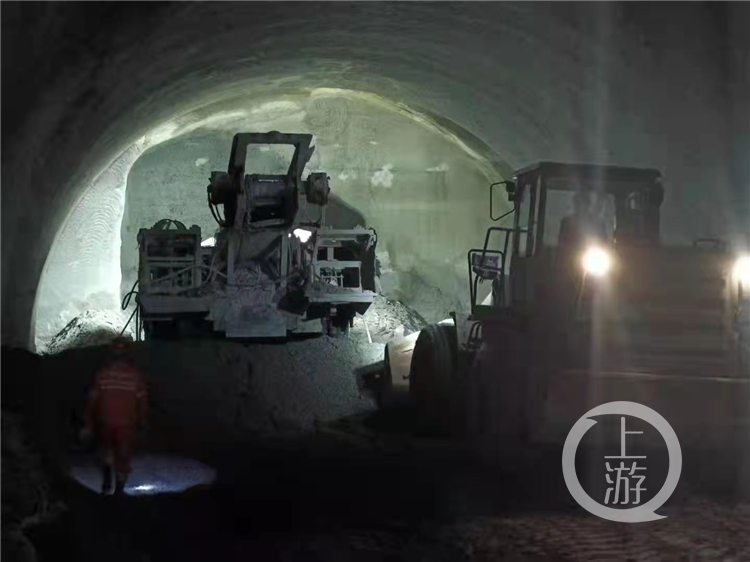 最新进展!10号线二期大礼堂站至曾家岩站区间隧道贯通