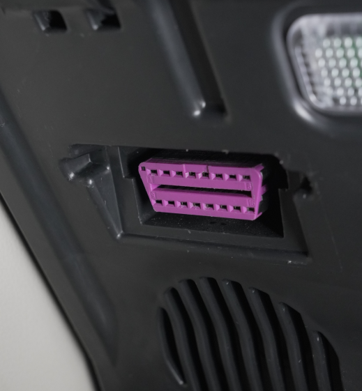 尽管它可能看似无关紧要,但实际上,obd接口在检测汽车尾气排放和监测