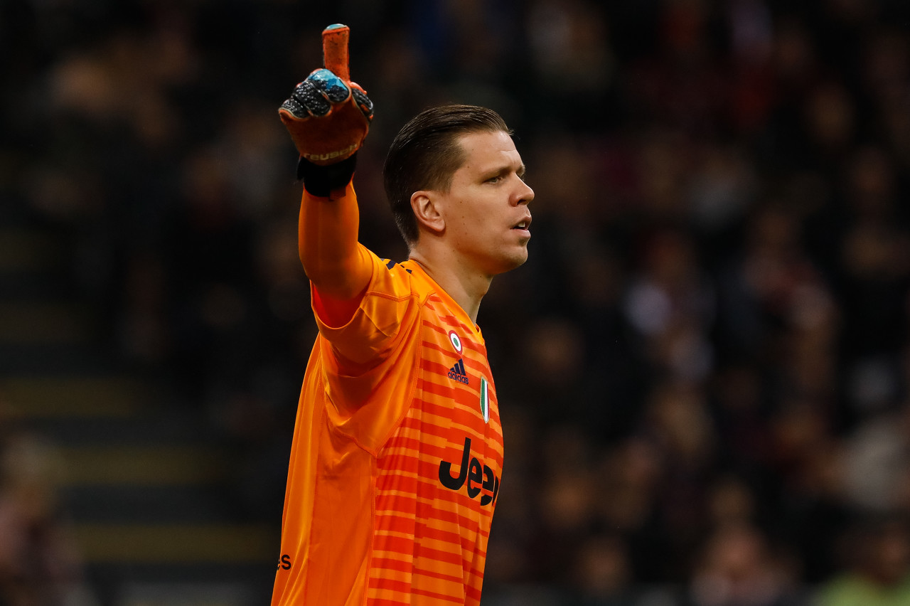 意媒:什琴斯尼不满拉比奥特角球防守的站位,赛后双方发生争吵