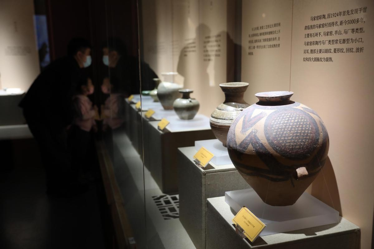本地|一道具有皇家风范的文化大餐!东莞市博物馆推出"华彩宫瓷"展览