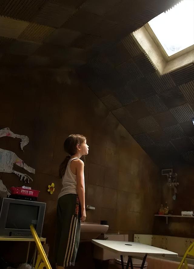 奥地利73岁兽父囚禁亲生女儿24年,强迫她生下7孩,后来怎样了?