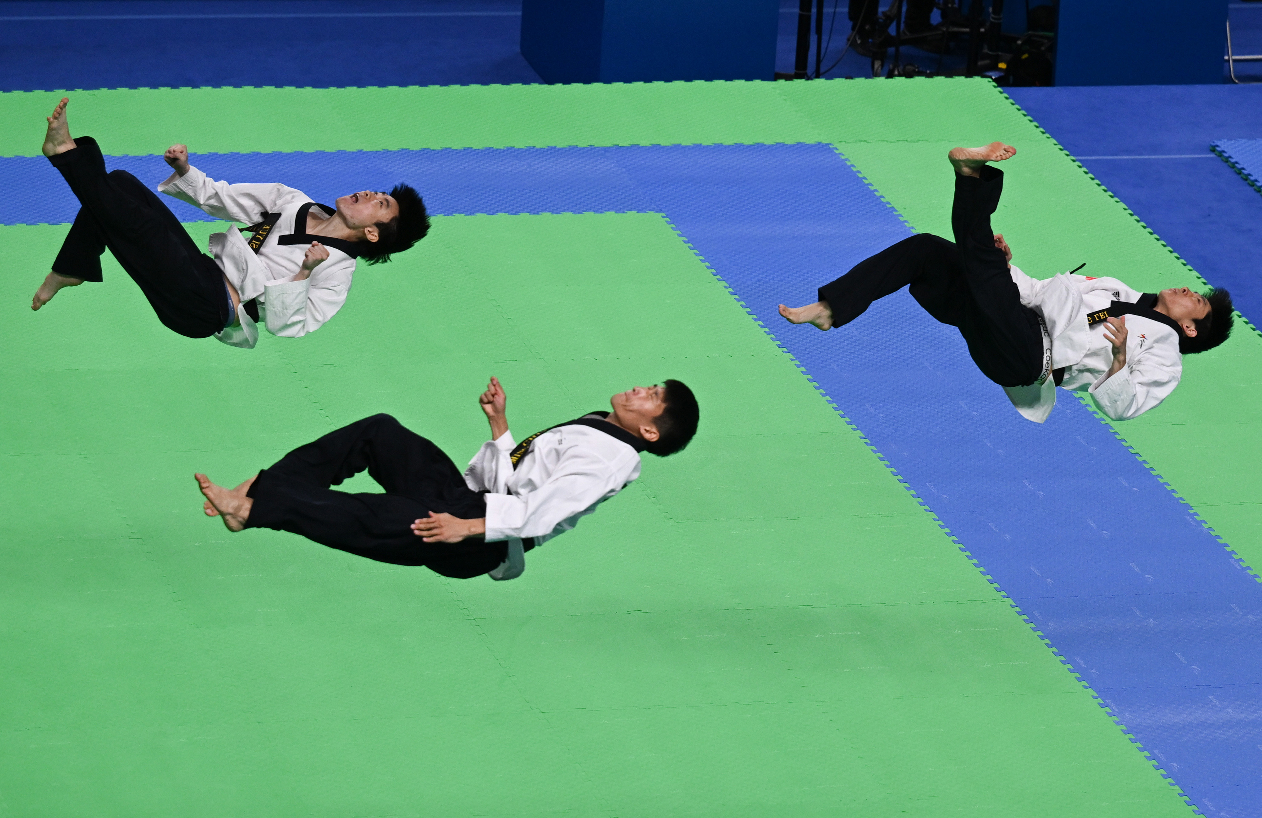 跆拳道——男子团体品势决赛:中国队摘银