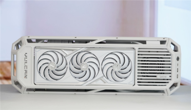 满血塞进RTX 5080与锐龙9 9950X3D！七彩虹iGame LAB Vulcan Armor火神战甲定制主机评测：地表最强ITX主机