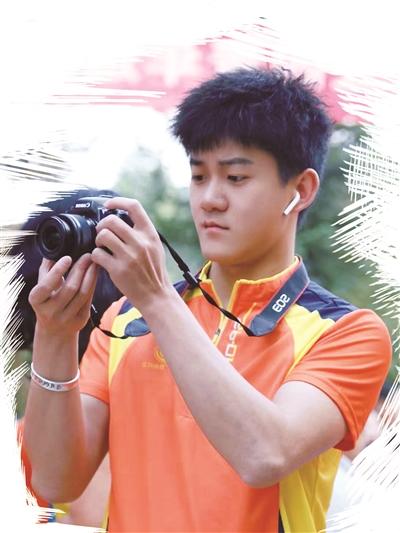 "青荐官"贺彬:爱我所爱 全力前行