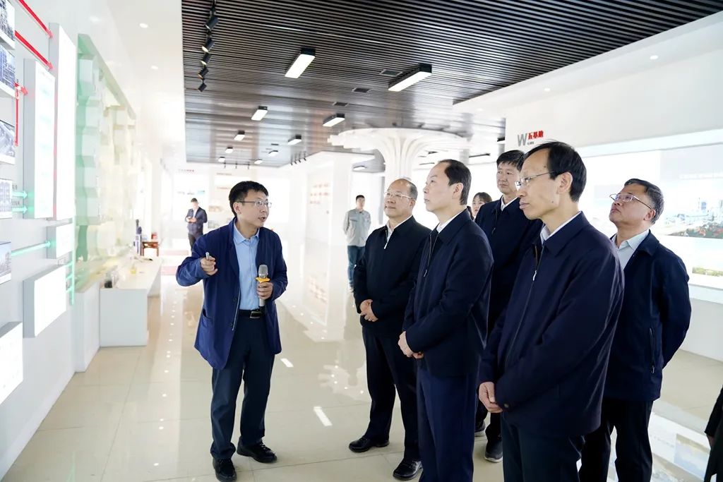 长治市市委副书记,代市长王俊飚一行到潞安化工集团煤基清洁能源公司