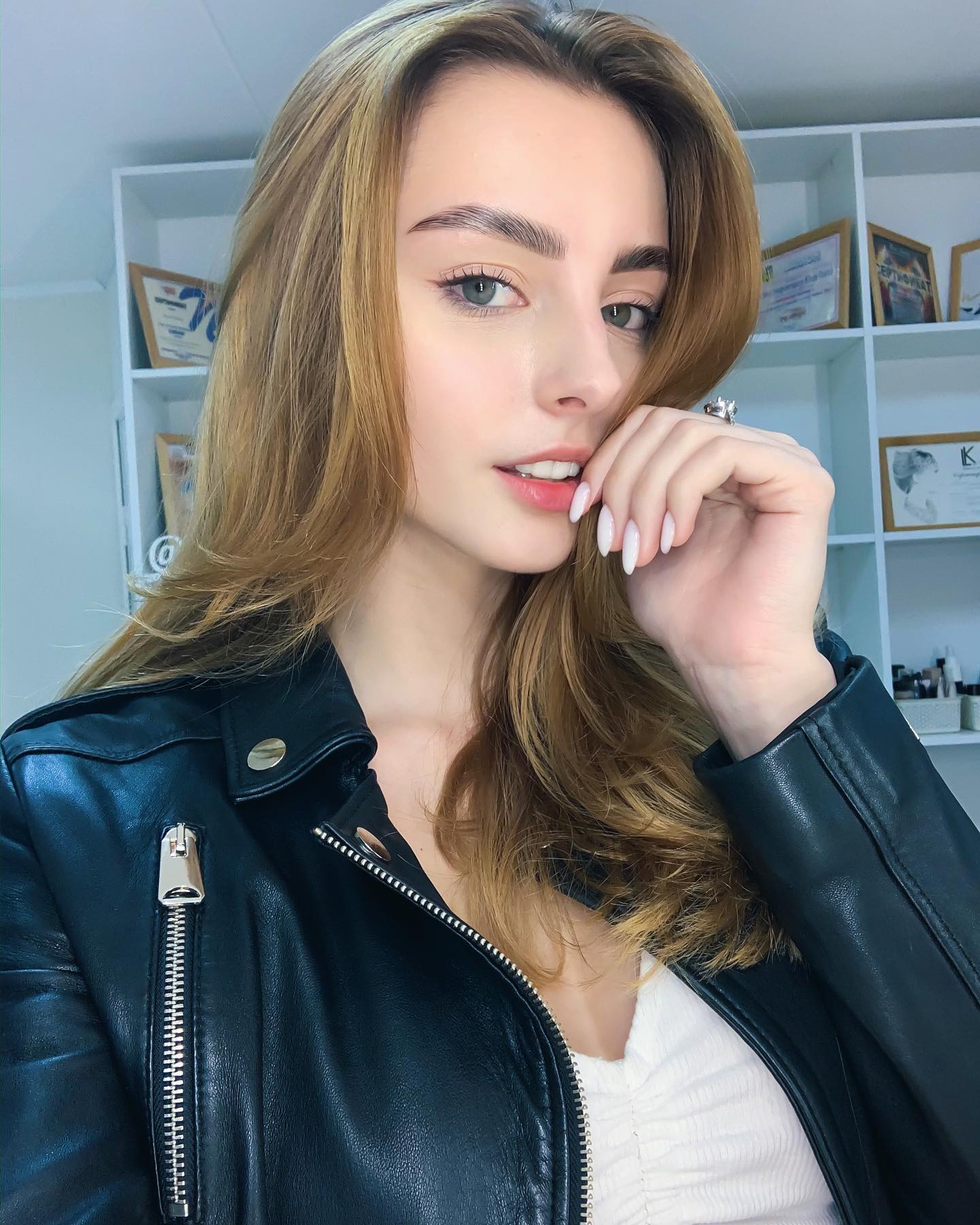 超深邃的绿色眼眸!白俄罗斯美女小姐姐marina bondarko美照